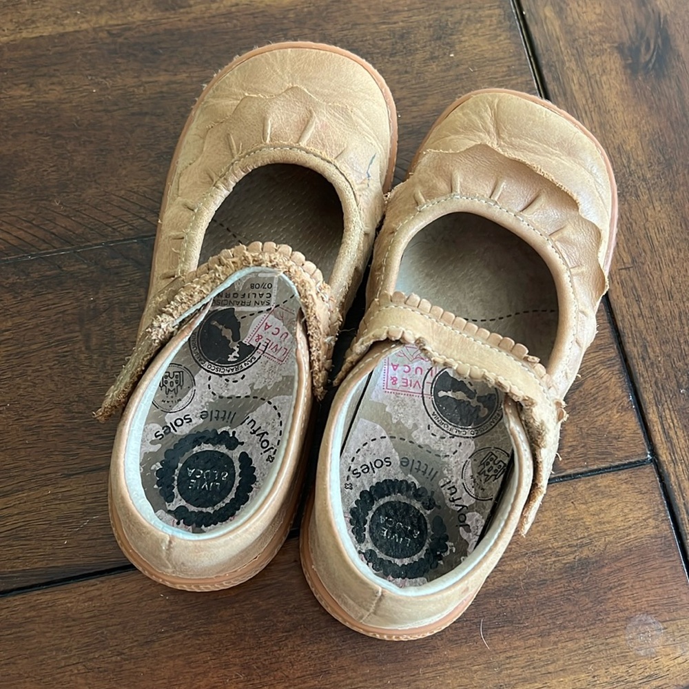 Livie and Luca, girls Maryjanes, size 11, tan